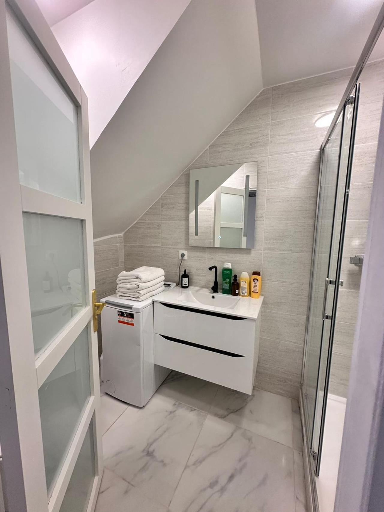 Appartement Calme Moderne Proche De Disneyland Wifi & Cafe Gratuit & Arrivee Autonome Bussy-Saint-Georges Ngoại thất bức ảnh
