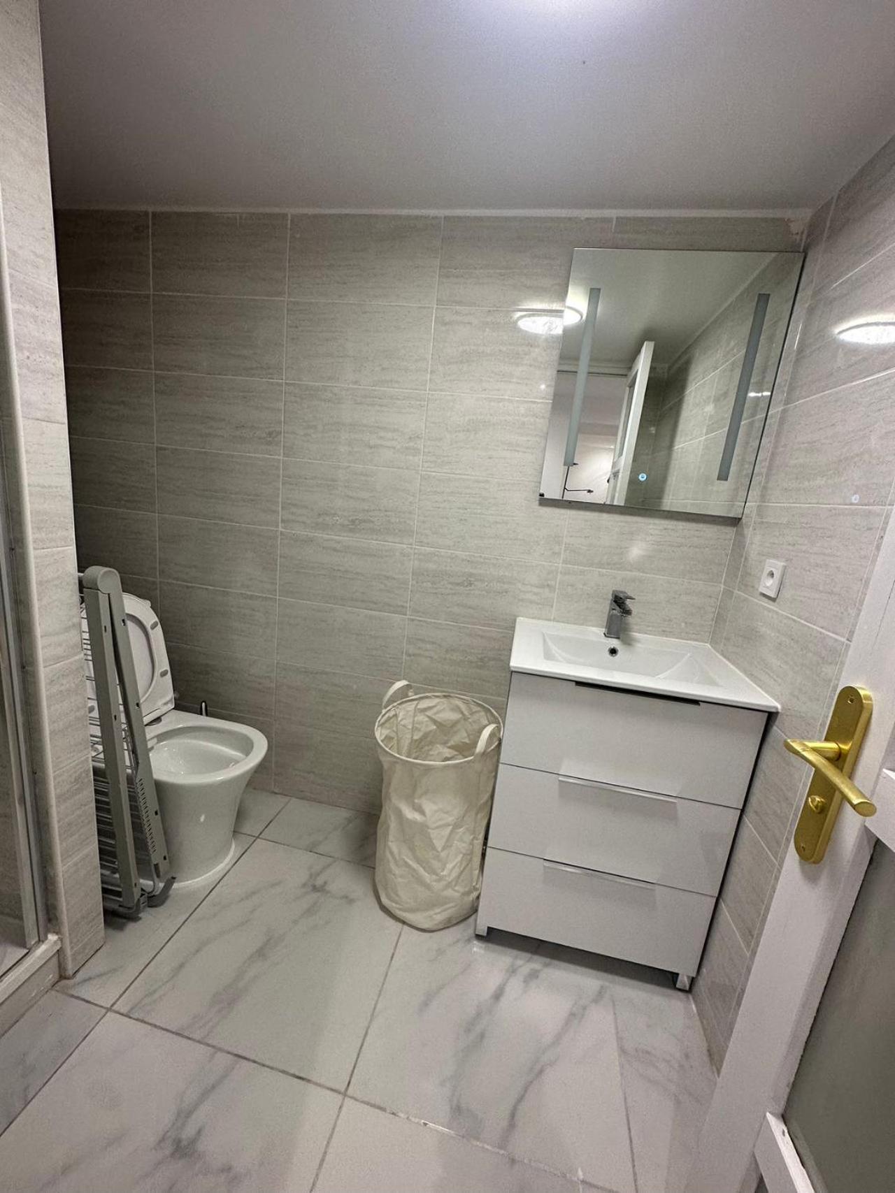 Appartement Calme Moderne Proche De Disneyland Wifi & Cafe Gratuit & Arrivee Autonome Bussy-Saint-Georges Ngoại thất bức ảnh