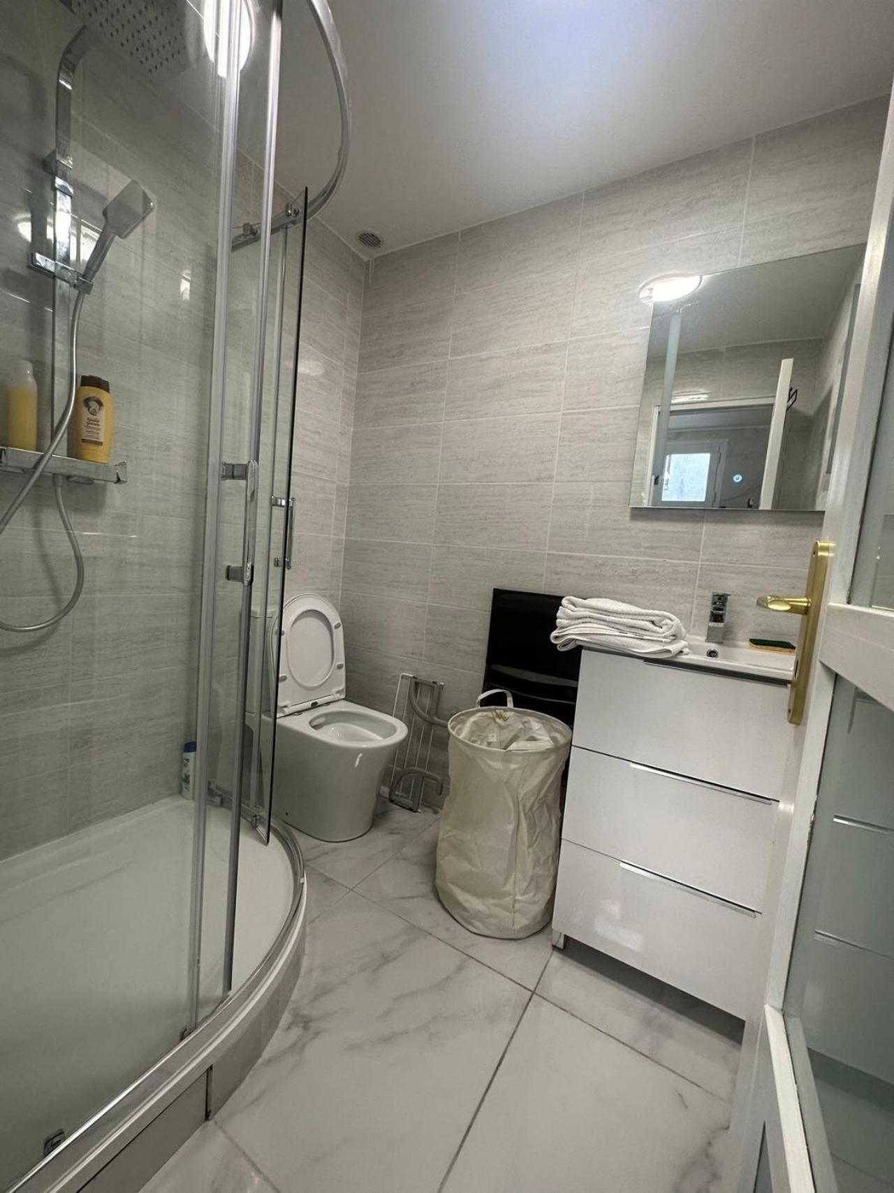 Appartement Calme Moderne Proche De Disneyland Wifi & Cafe Gratuit & Arrivee Autonome Bussy-Saint-Georges Ngoại thất bức ảnh