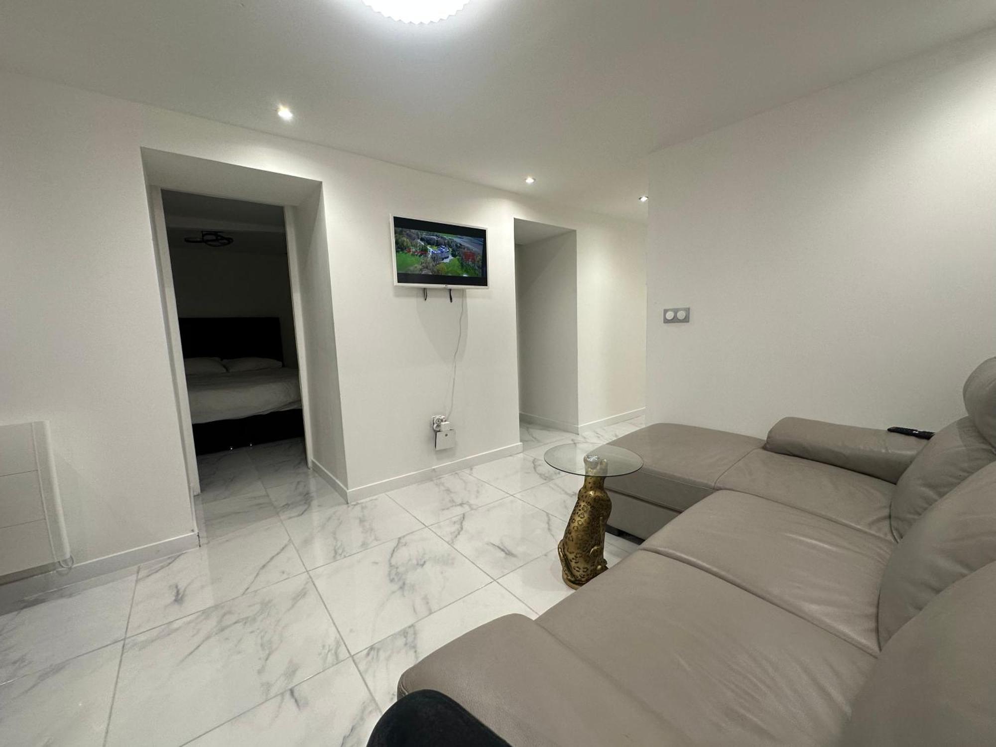 Appartement Calme Moderne Proche De Disneyland Wifi & Cafe Gratuit & Arrivee Autonome Bussy-Saint-Georges Ngoại thất bức ảnh